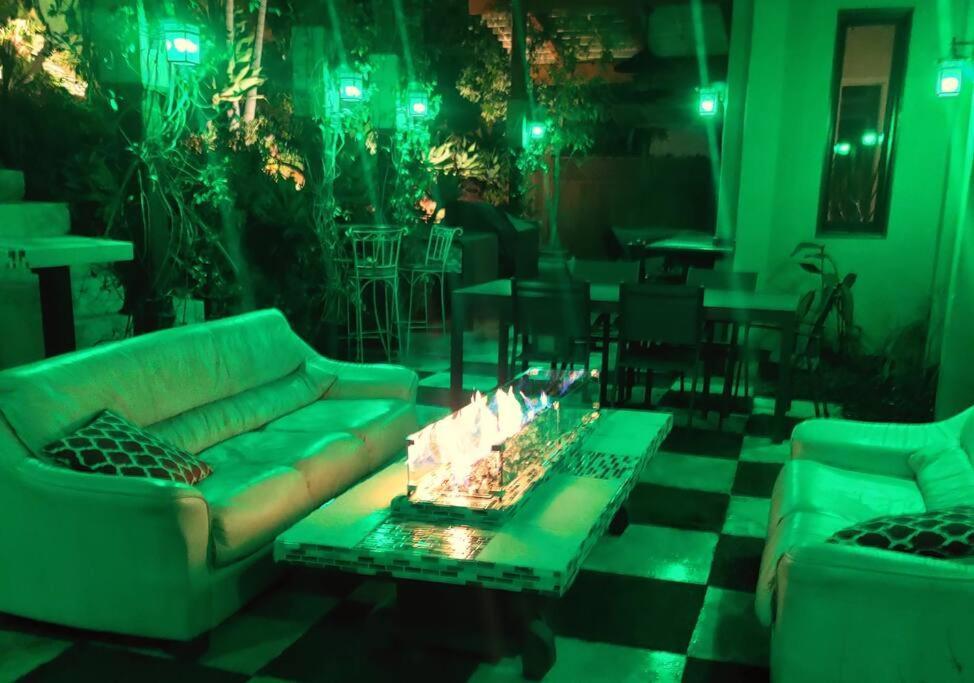 Skyhill Oasis With Hot Tub, Walk To Universal Los Angeles