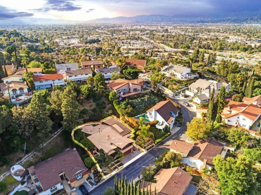 Hébergement de vacances Skyhill Oasis With Hot Tub, Walk To Universal Los Angeles