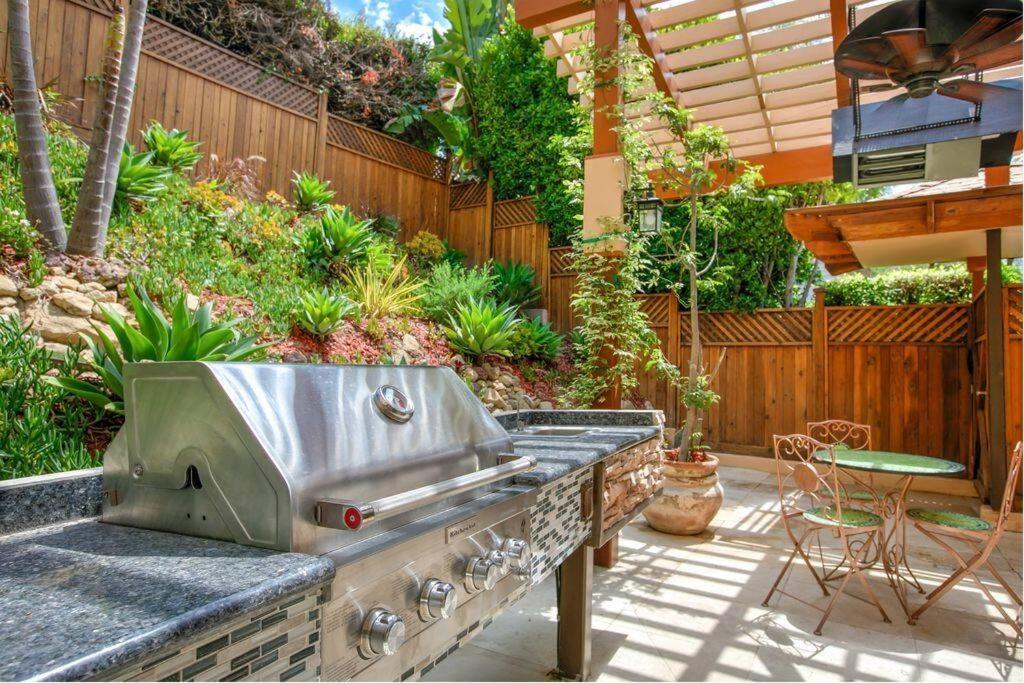 Skyhill Oasis With Hot Tub, Walk To Universal Hébergement de vacances